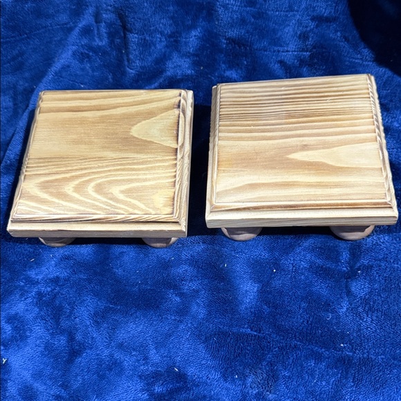 Set of small wooden square stands - Picture 3 of 5